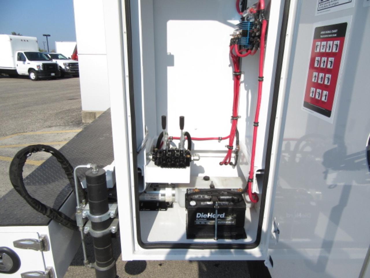 2021 Ford Super Duty F-550 DIESEL AUTO 4X4 REG CAB/ NEW SERVICE BODY/ CRANE Photo2