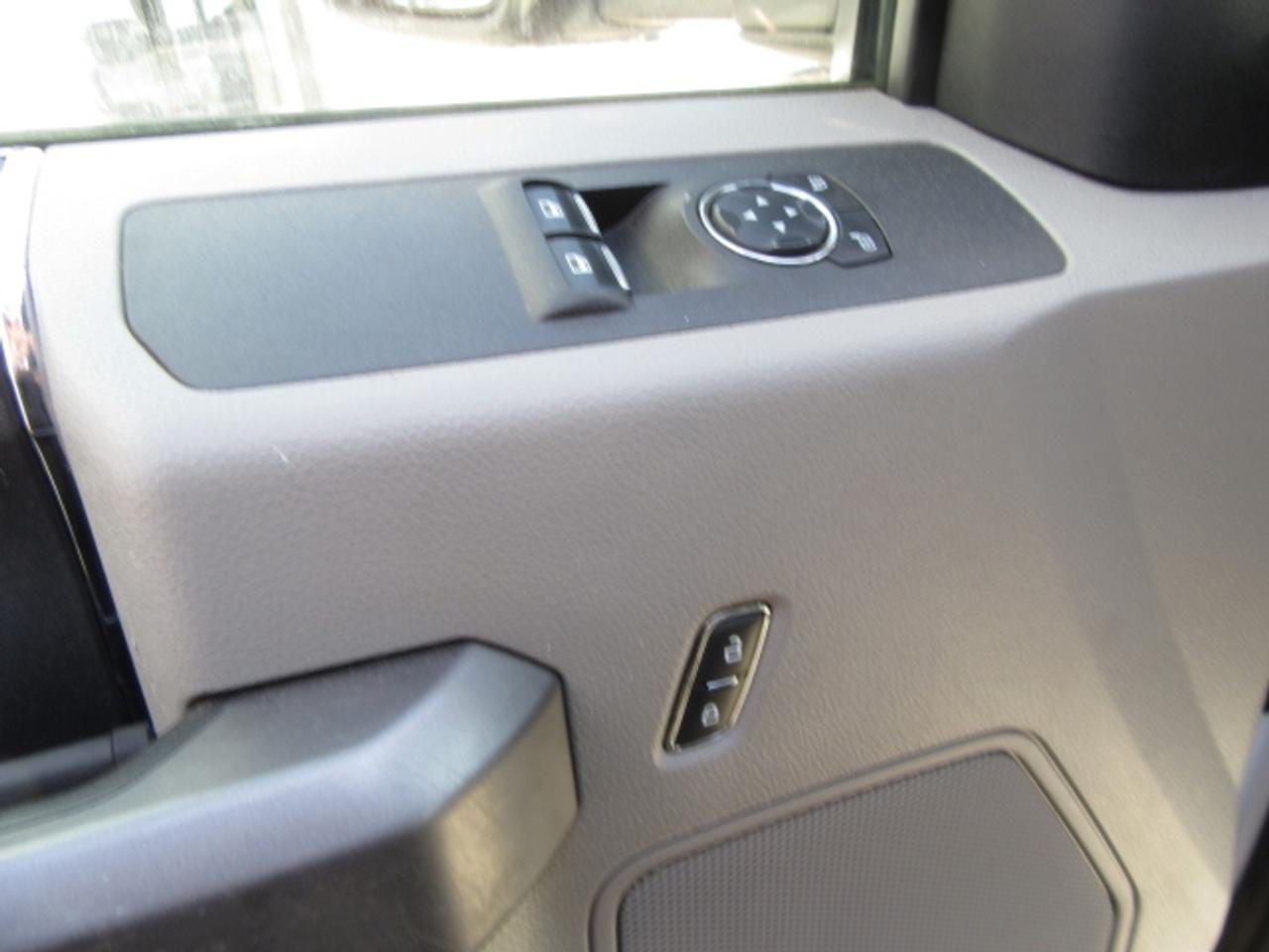 2021 Ford Super Duty F-550 DIESEL AUTO 4X4 REG CAB/ NEW SERVICE BODY/ CRANE Photo