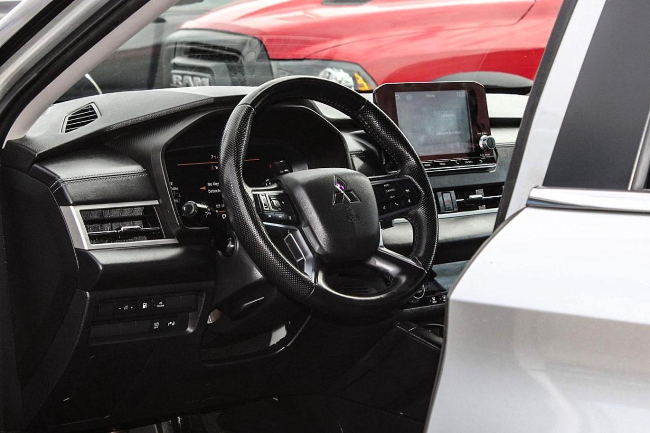 2023 Mitsubishi Outlander ES S-AWC  BkpCam HtdSeats Photo