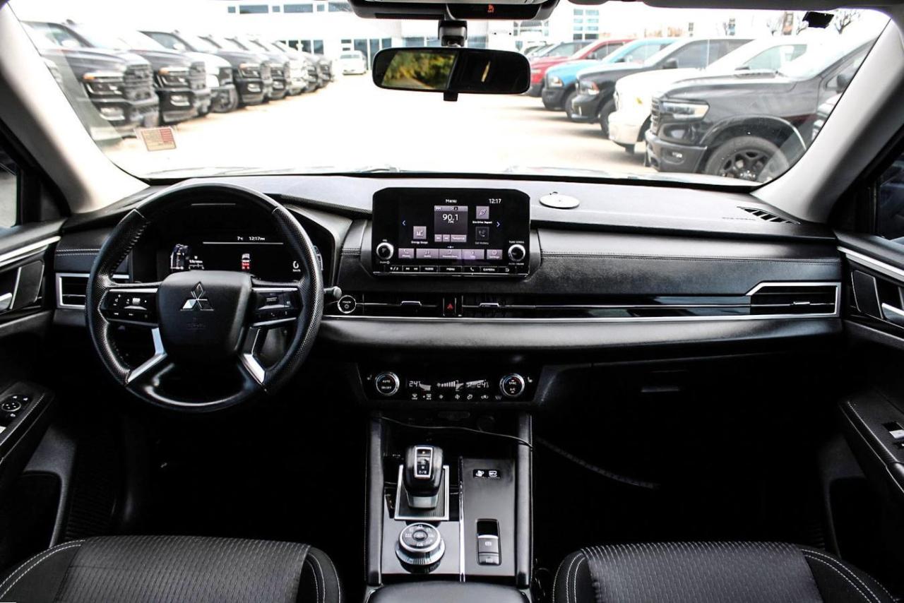 2023 Mitsubishi Outlander ES S-AWC  BkpCam HtdSeats Photo