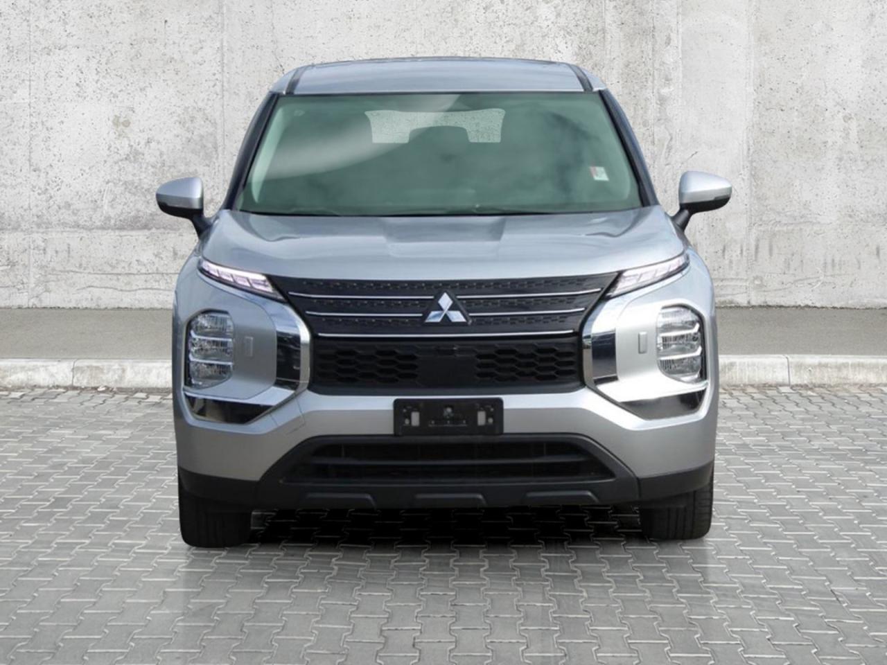 2023 Mitsubishi Outlander ES S-AWC  BkpCam HtdSeats Photo