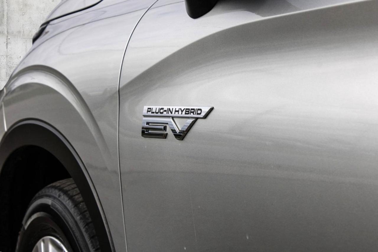 2023 Mitsubishi Outlander ES S-AWC  BkpCam HtdSeats Photo