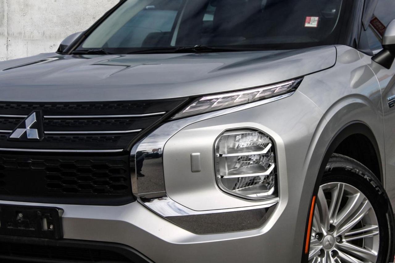 2023 Mitsubishi Outlander ES S-AWC  BkpCam HtdSeats Photo
