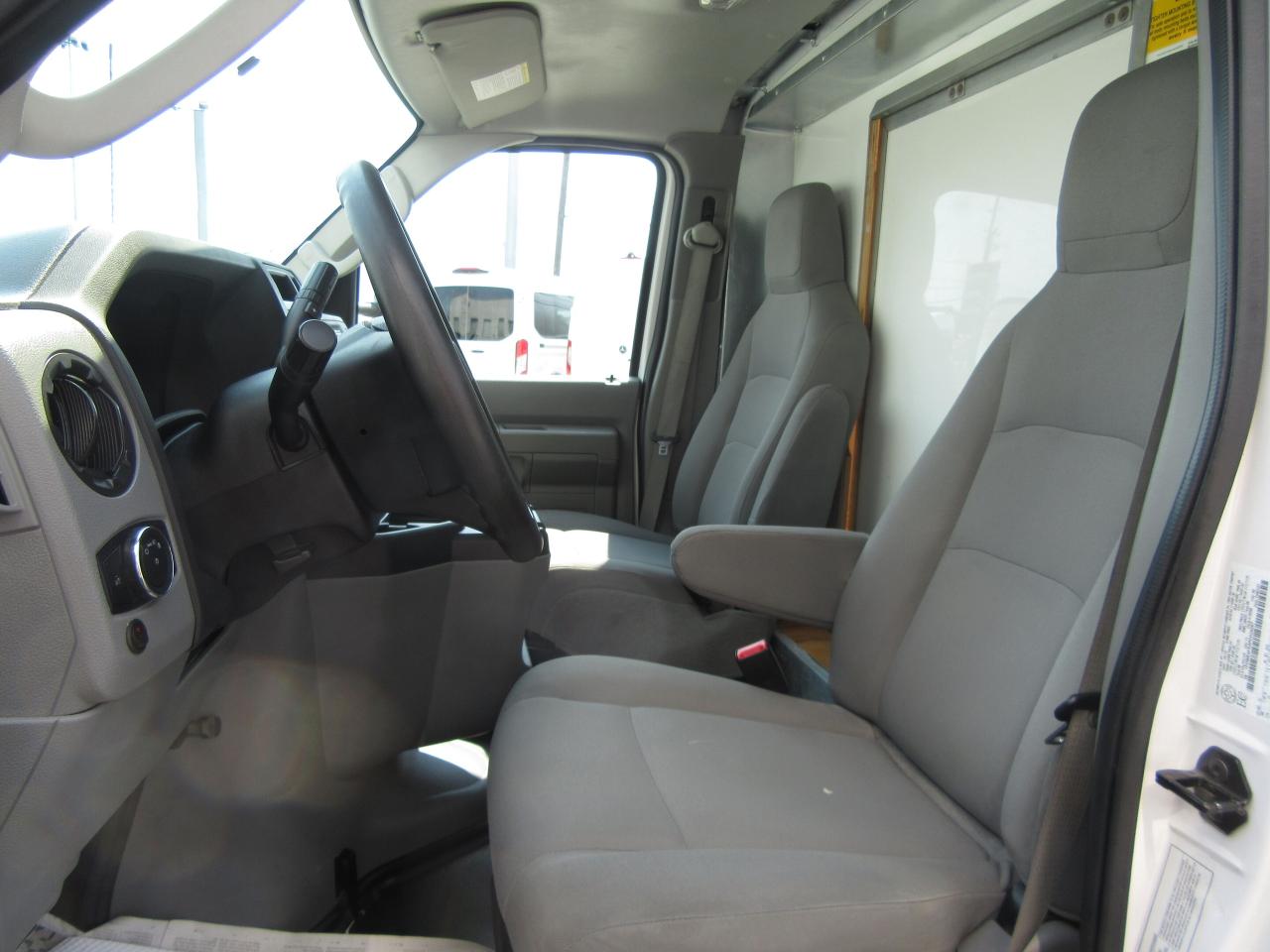 2023 Ford E-450 CUBE VAN 16FT HIGH BOX & POWER LIFTGATE Photo