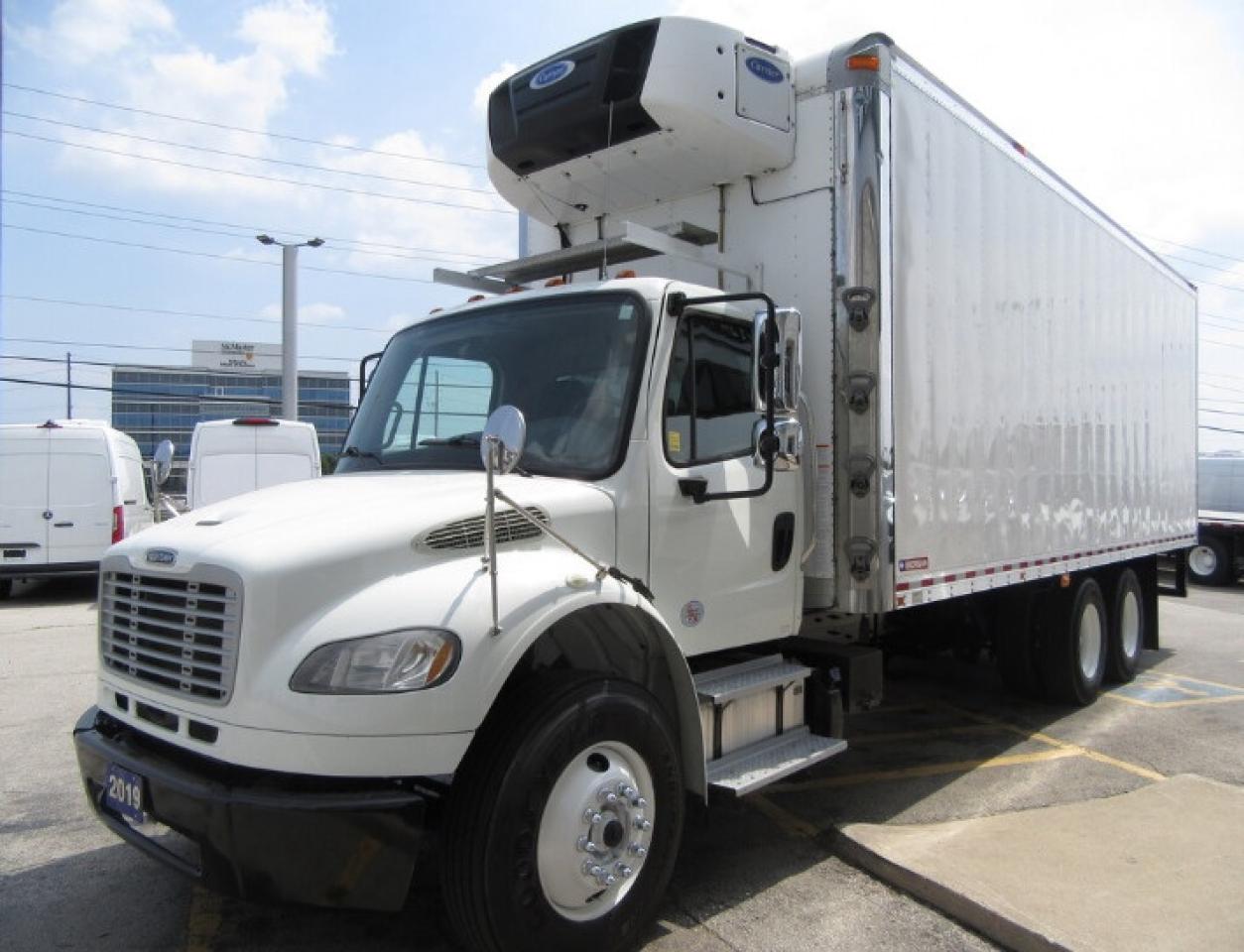2019 Freightliner M2-106 DIESEL TANDEM AXLE CAB & CHASIS Photo2