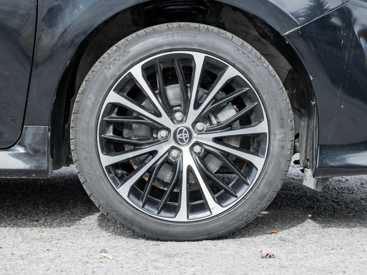 2014 Toyota Camry V6 SE Photo3