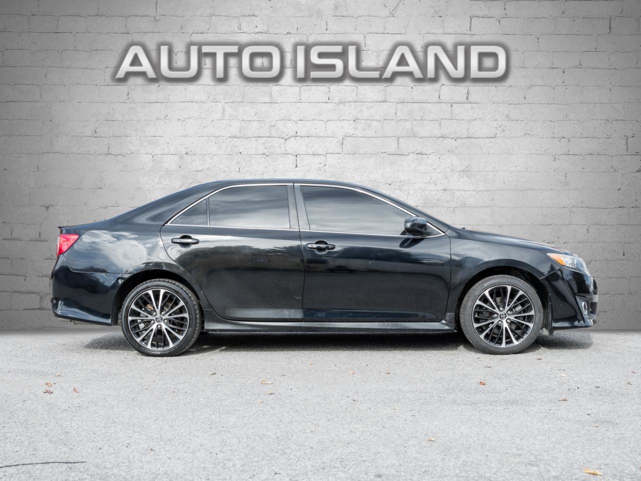 2014 Toyota Camry V6 SE Photo