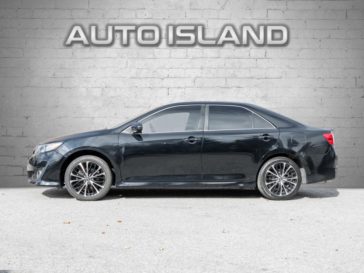 2014 Toyota Camry V6 SE Photo