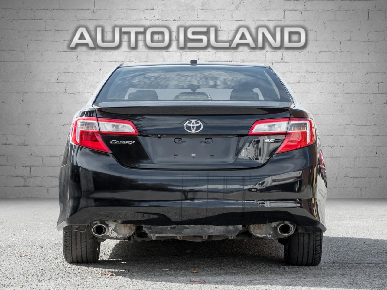 2014 Toyota Camry V6 SE Photo