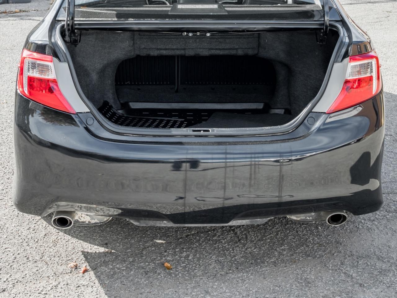 2014 Toyota Camry V6 SE Photo