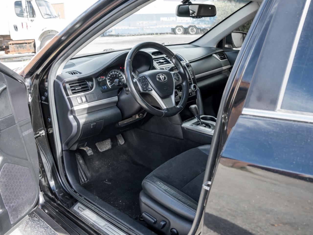 2014 Toyota Camry V6 SE Photo