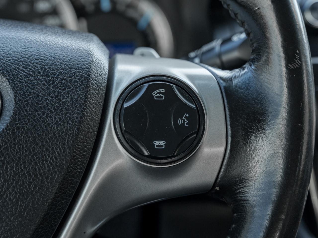 2014 Toyota Camry V6 SE Photo