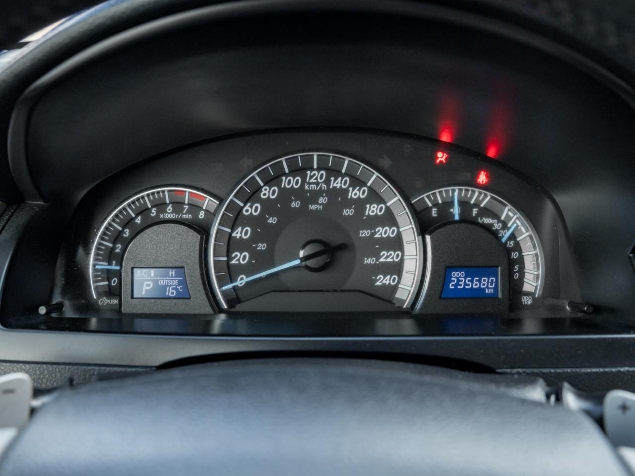 2014 Toyota Camry V6 SE Photo