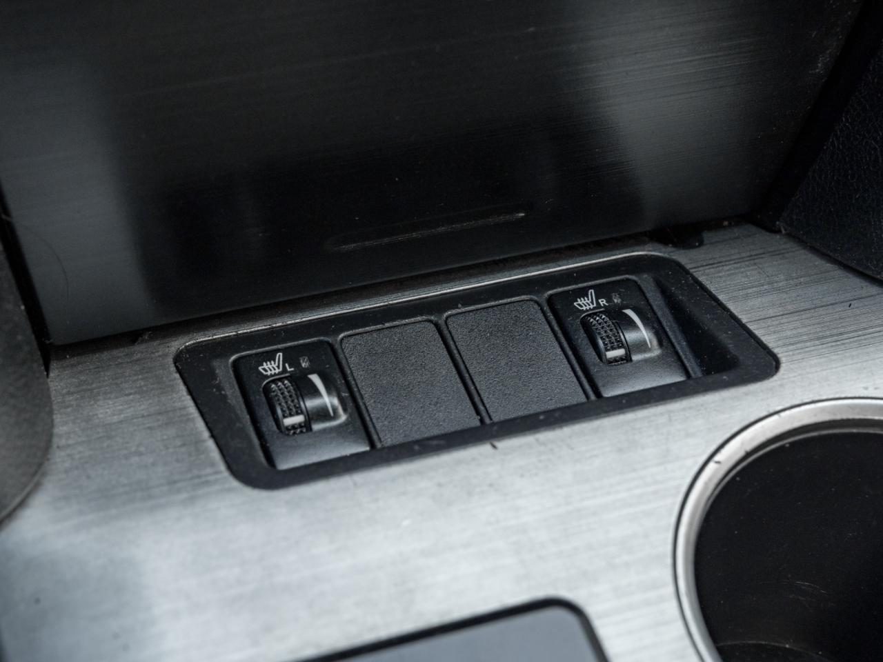 2014 Toyota Camry V6 SE Photo