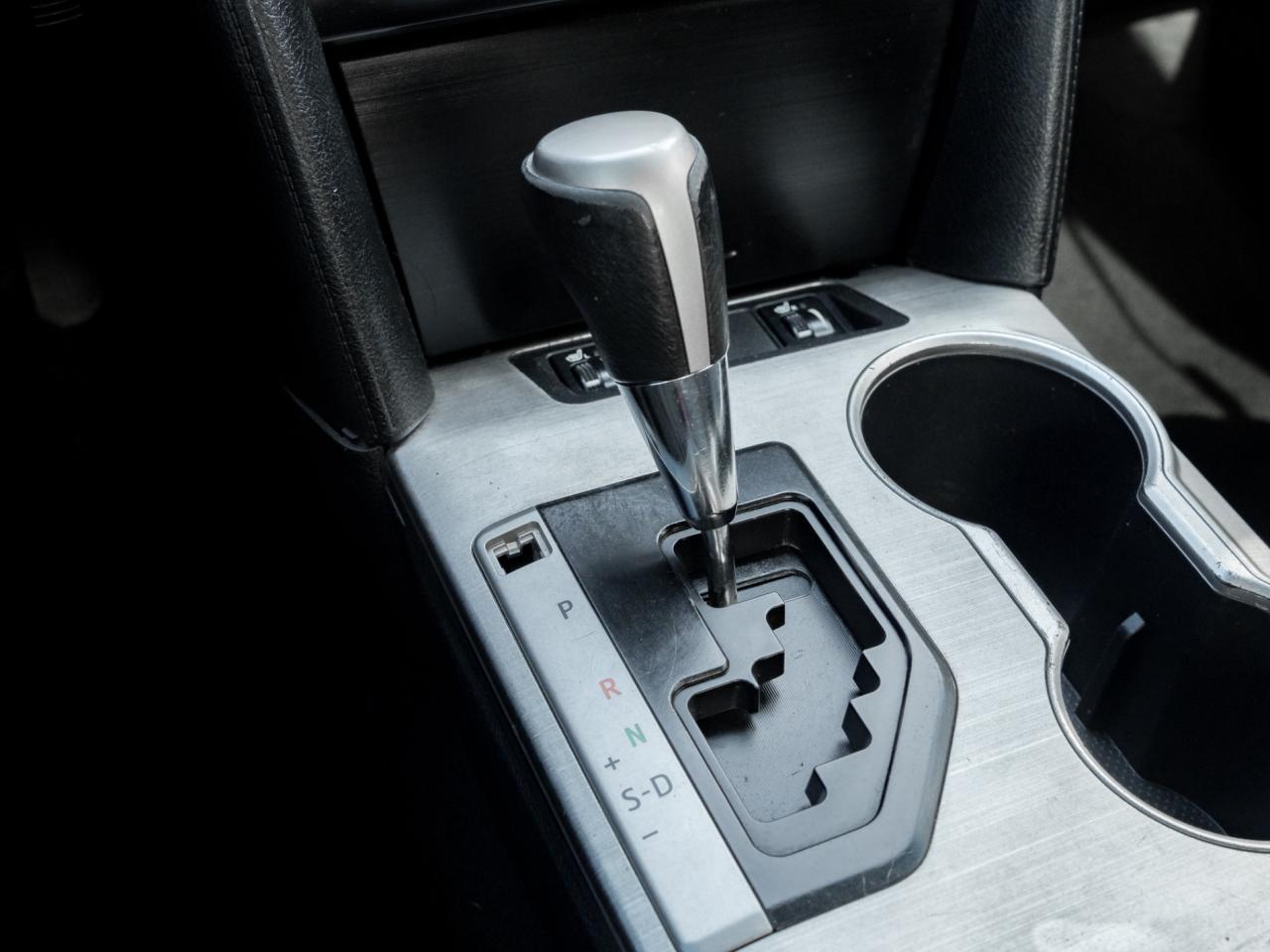 2014 Toyota Camry V6 SE Photo