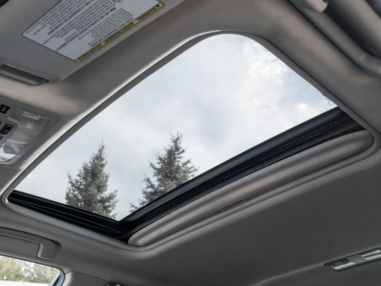 2014 Toyota Camry V6 SE Photo