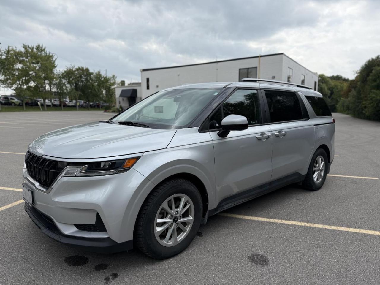 2023 Kia Carnival LX+ FWD Photo0