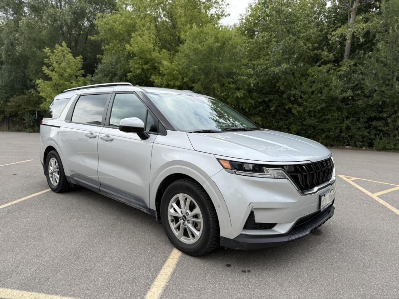 2023 Kia Carnival LX+ FWD Photo2