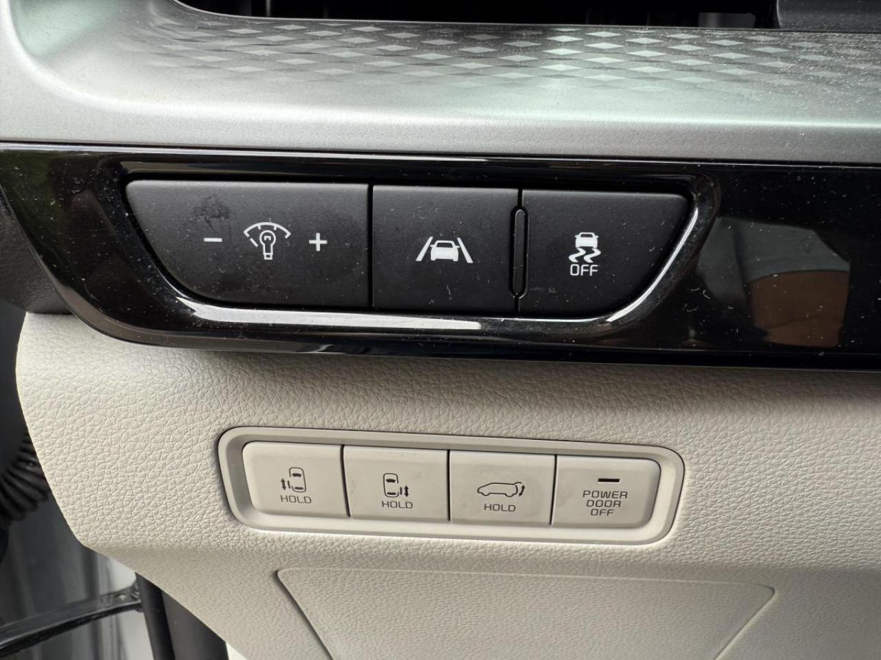 2023 Kia Carnival LX+ FWD Photo