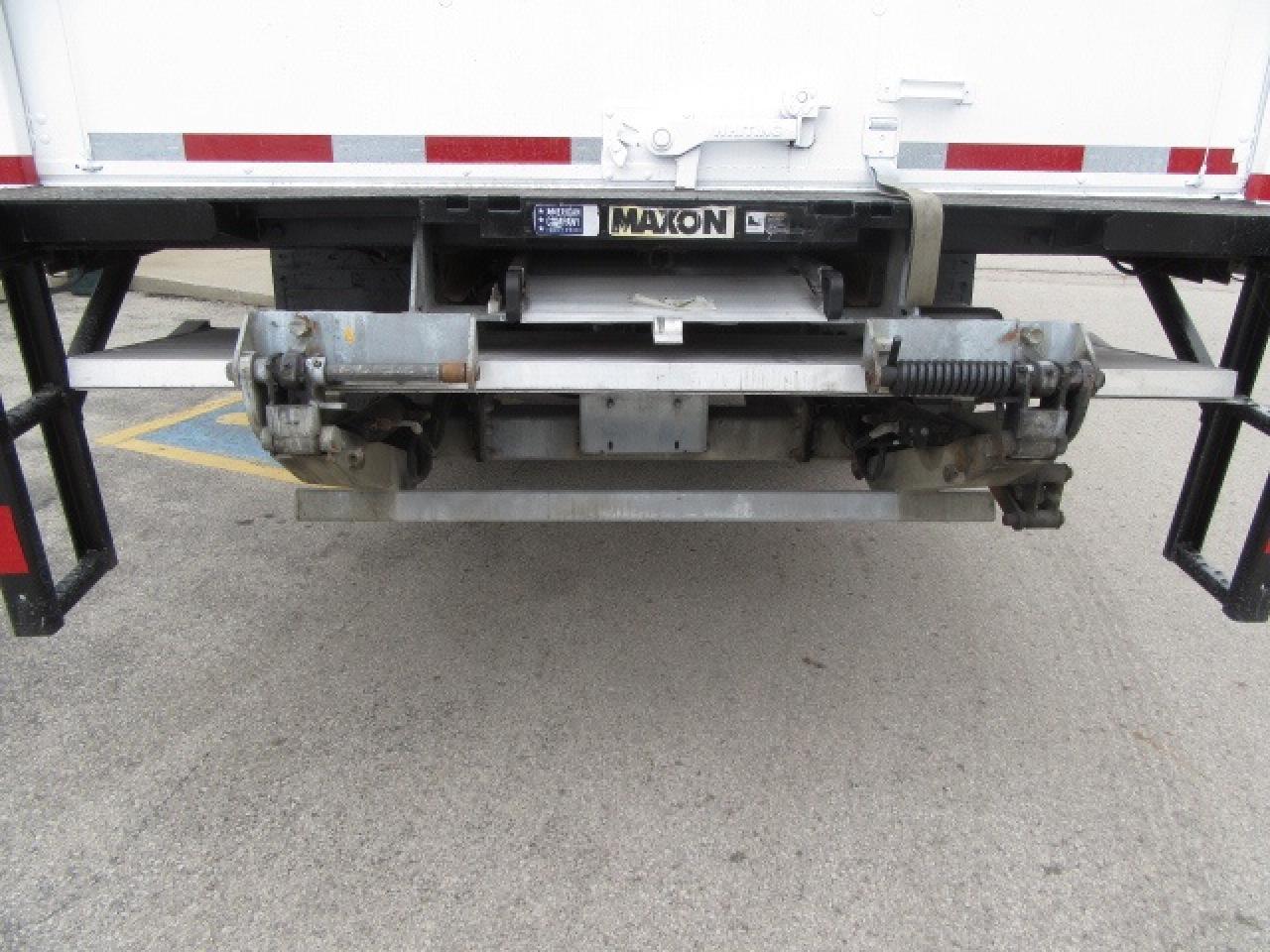 2020 Hino 338 DIESEL AUTO WITH 24 FT BOX POWER LIFT & RAMP Photo4