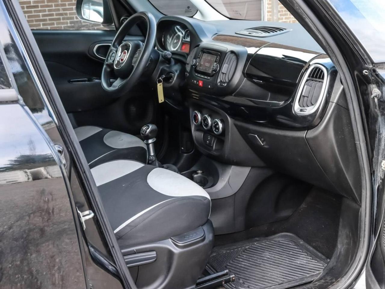 2014 Fiat 500L HB Pop - No Accidents - 6 Speed Manual Photo