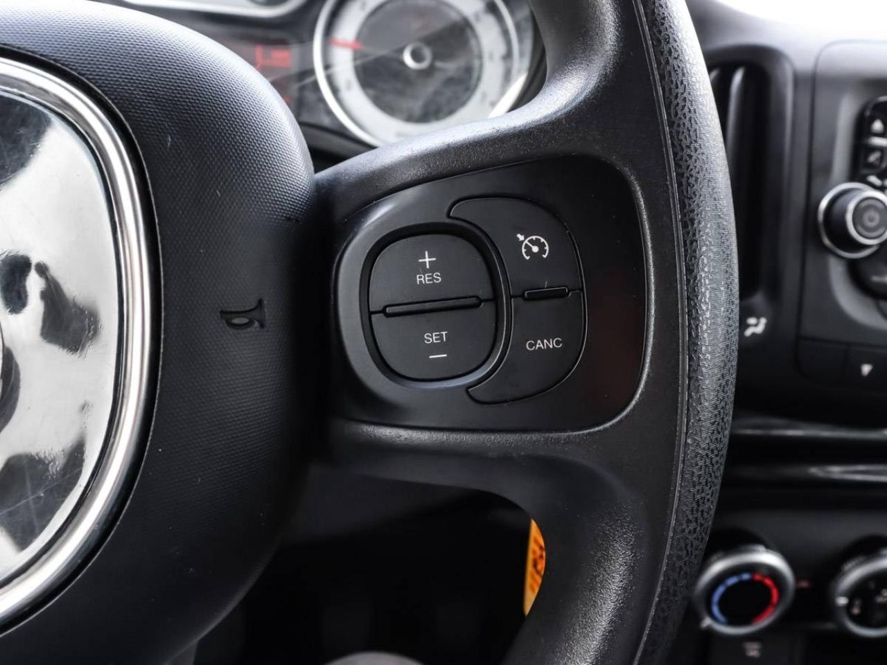 2014 Fiat 500L HB Pop - No Accidents - 6 Speed Manual Photo