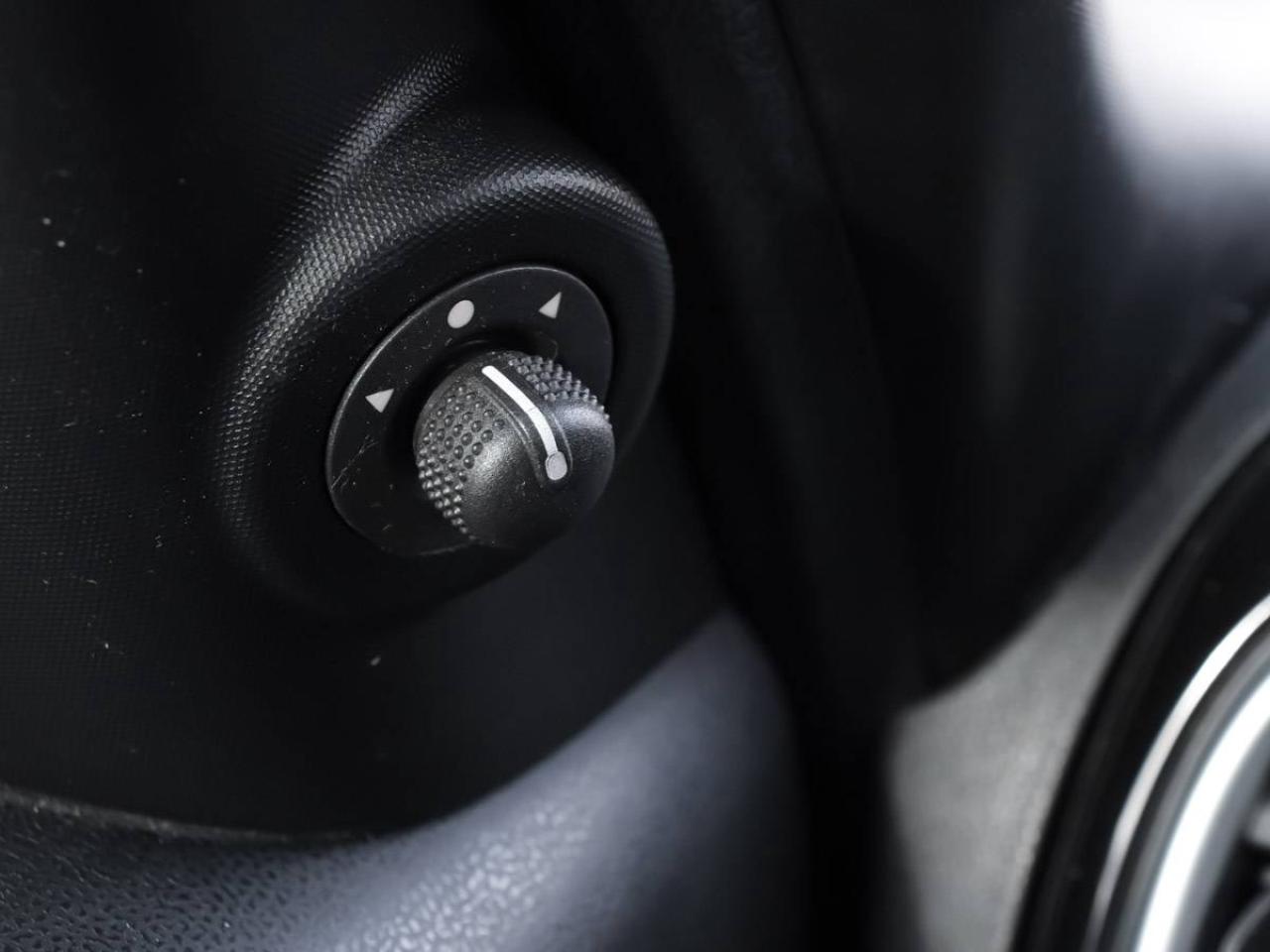 2014 Fiat 500L HB Pop - No Accidents - 6 Speed Manual Photo