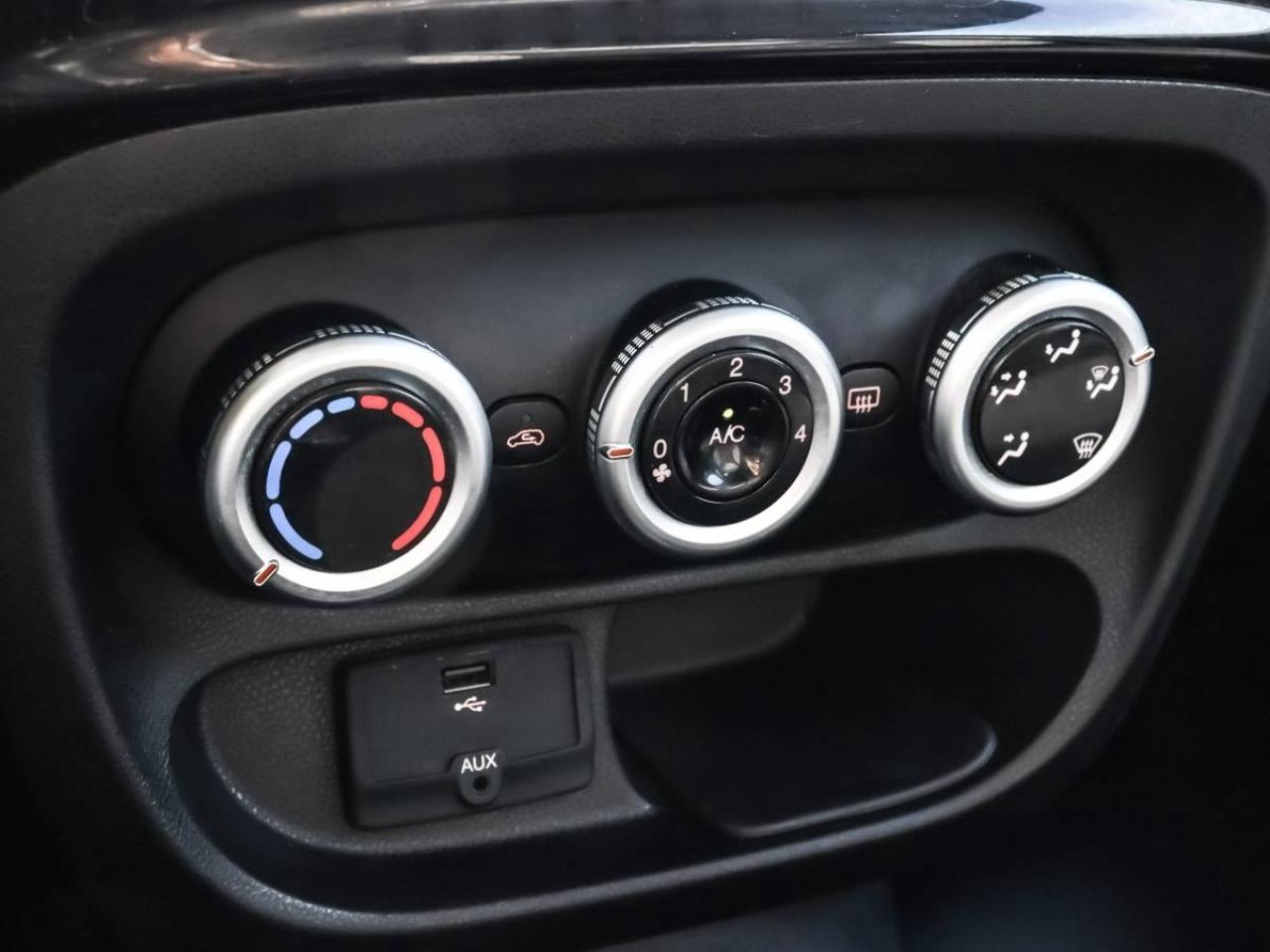 2014 Fiat 500L HB Pop - No Accidents - 6 Speed Manual Photo