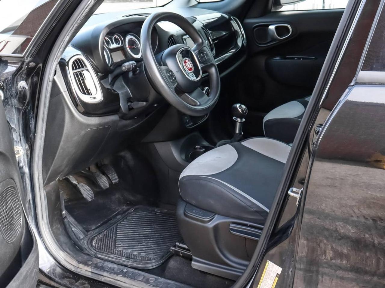 2014 Fiat 500L HB Pop - No Accidents - 6 Speed Manual Photo