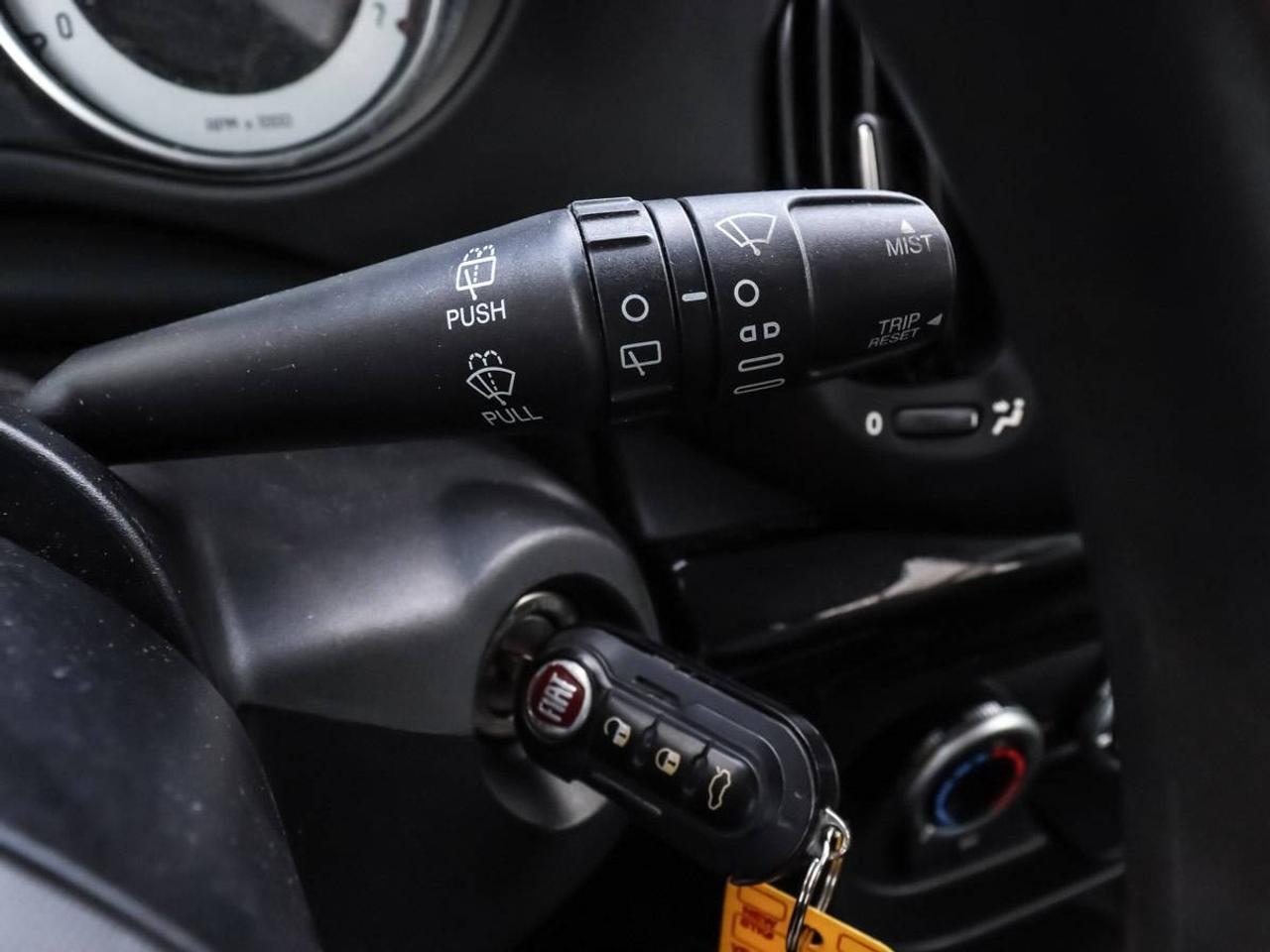 2014 Fiat 500L HB Pop - No Accidents - 6 Speed Manual Photo