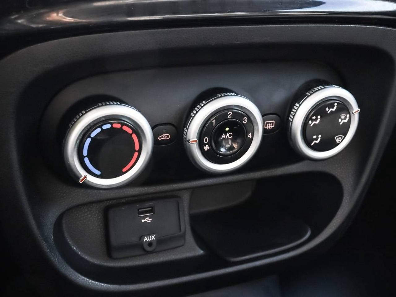 2014 Fiat 500L HB Pop - No Accidents - 6 Speed Manual Photo