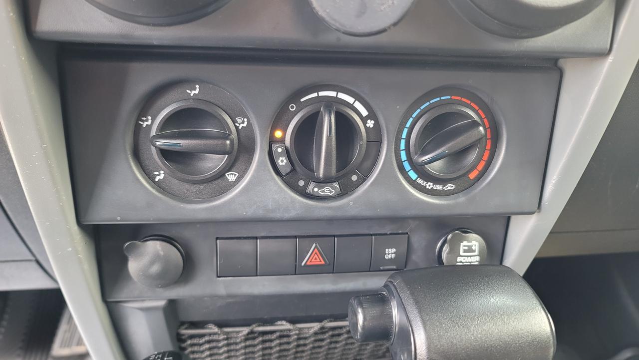 2009 Jeep Wrangler X   AUTO   A/C   NAVIGATION Photo