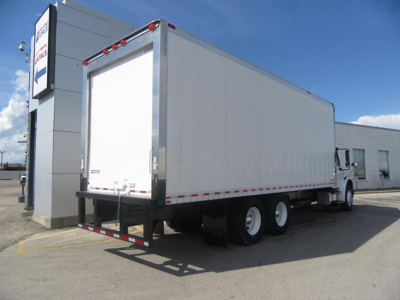2019 Freightliner M2-106 TANDEM AXLE 26FT REEFER BOX CARRIER SUPRA SYSTEM Photo