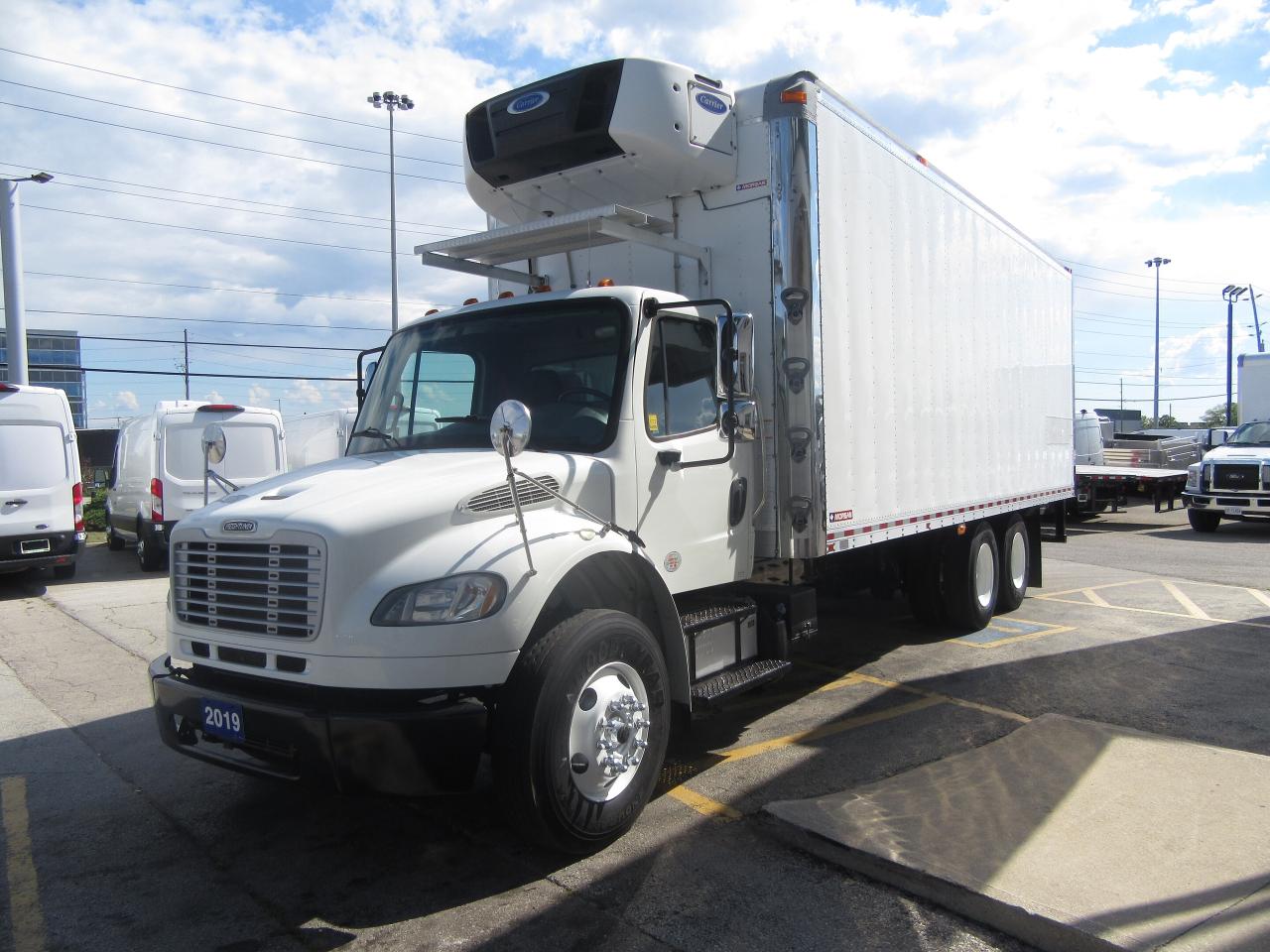 2019 Freightliner M2-106 TANDEM AXLE 26FT REEFER BOX CARRIER SUPRA SYSTEM Photo