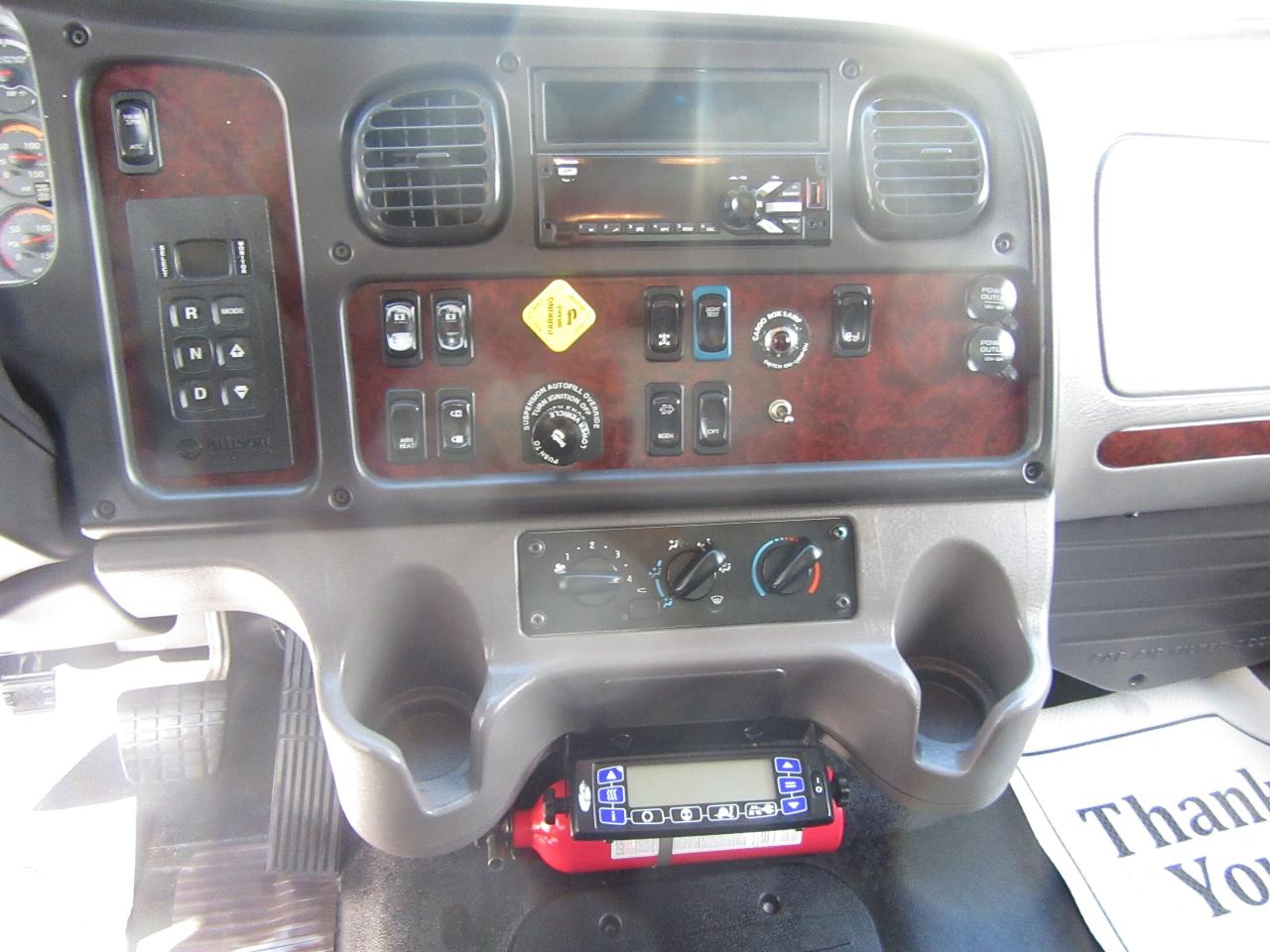 2019 Freightliner M2-106 TANDEM AXLE 26FT REEFER BOX CARRIER SUPRA SYSTEM Photo