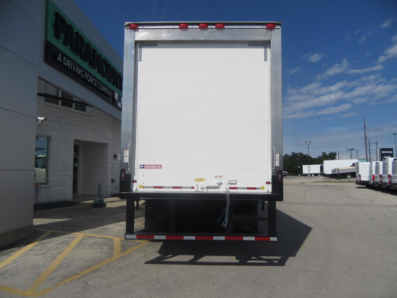 2019 Freightliner M2-106 TANDEM AXLE 26FT REEFER BOX CARRIER SUPRA SYSTEM Photo