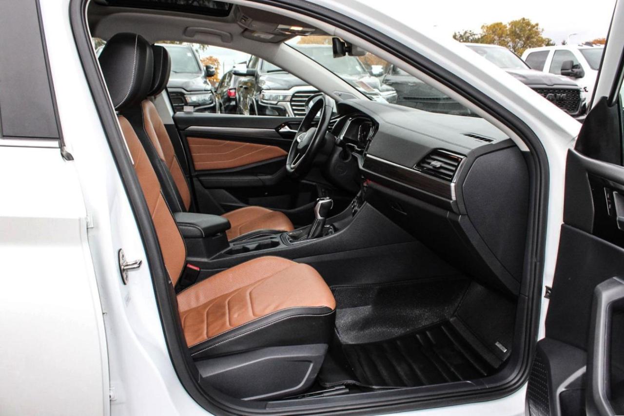 2022 Volkswagen Jetta Highline Auto  BkpCam HtdSeats Photo