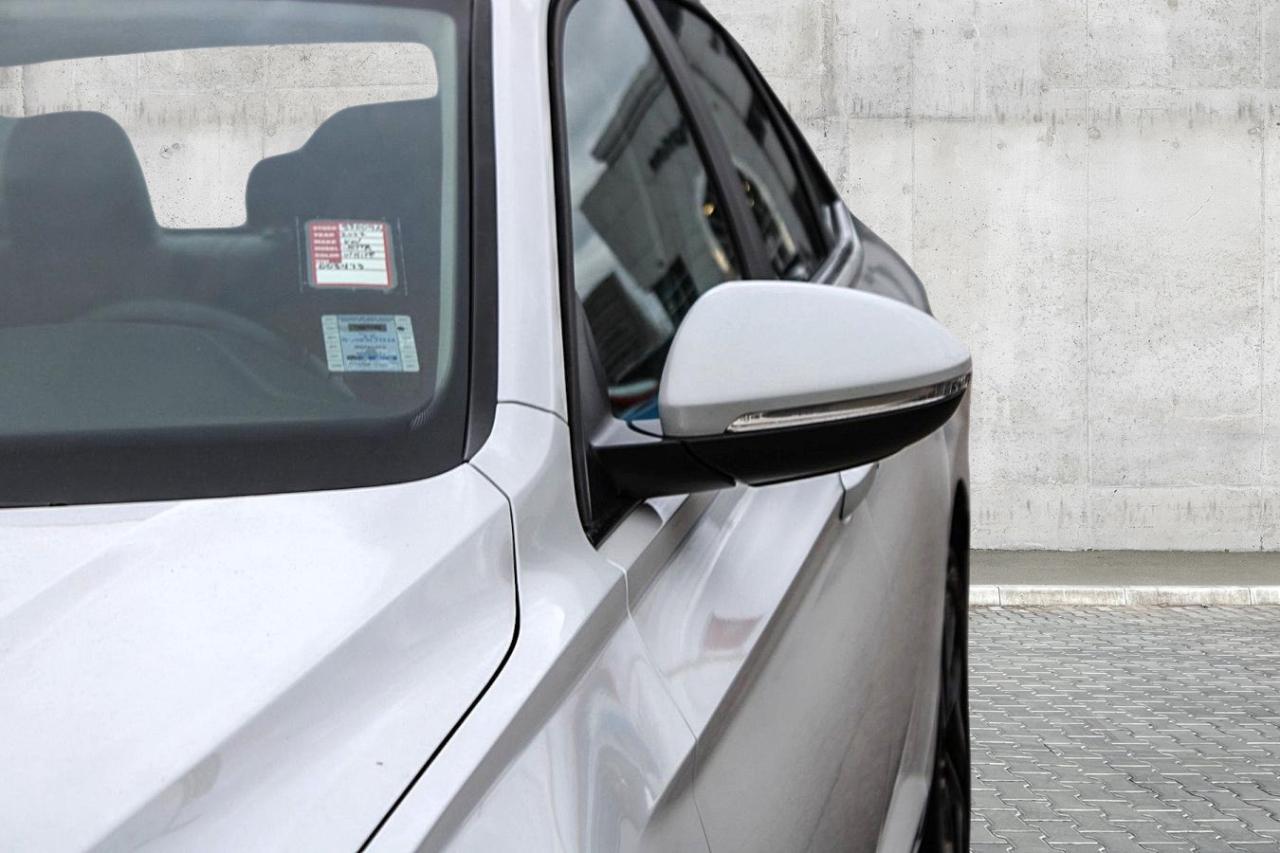 2022 Volkswagen Jetta Highline Auto  BkpCam HtdSeats Photo