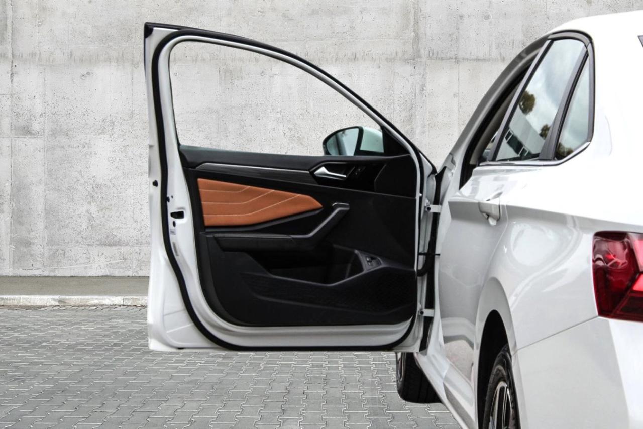 2022 Volkswagen Jetta Highline Auto  BkpCam HtdSeats Photo