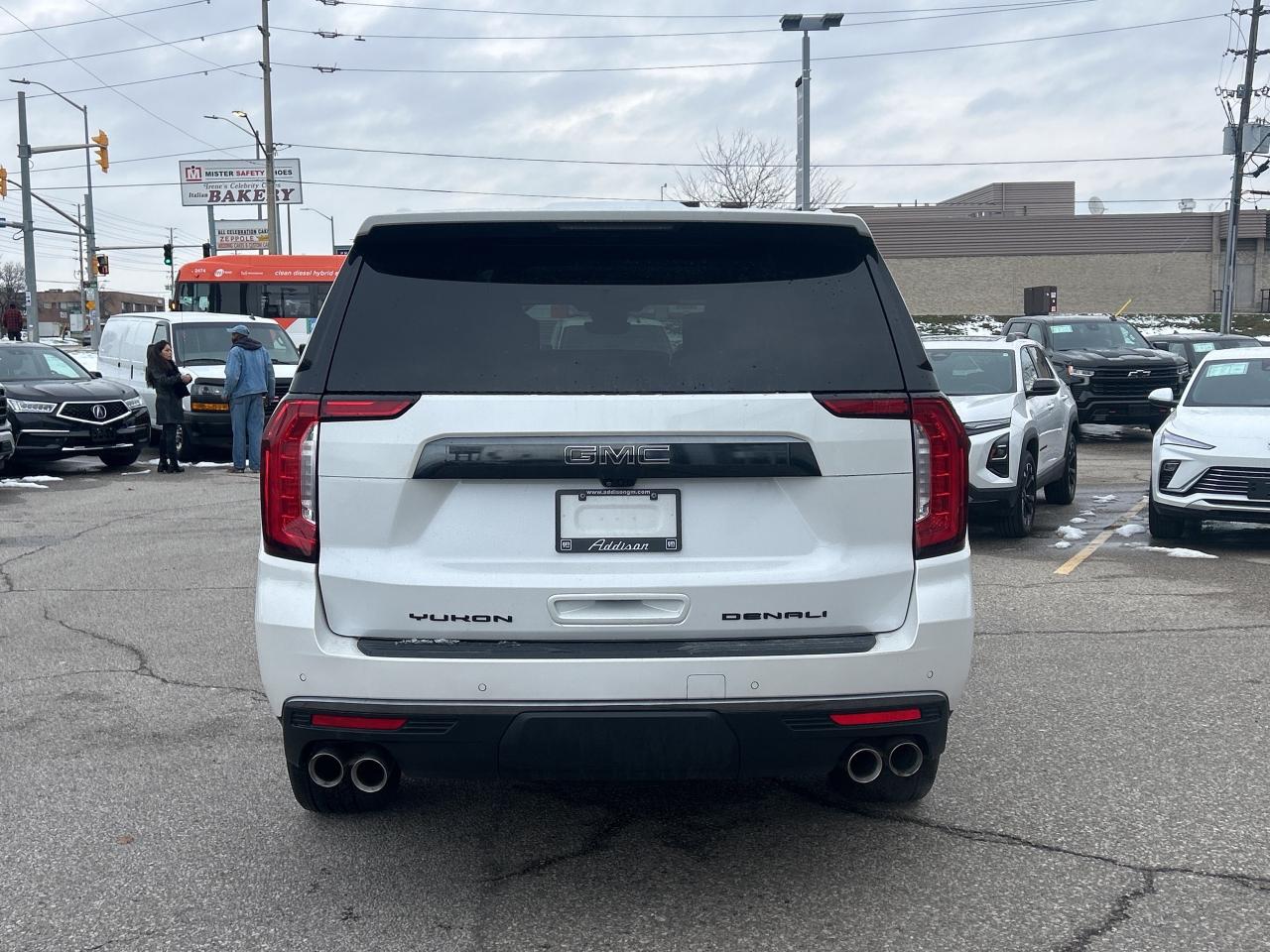2024 GMC Yukon 4WD 4dr Denali Ultimate Photo3