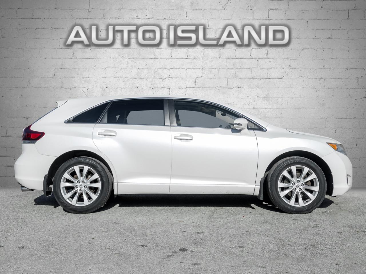 2014 Toyota Venza XLE -Leather-Dual Sunroof-Rear Cam-NO Accidents Photo2