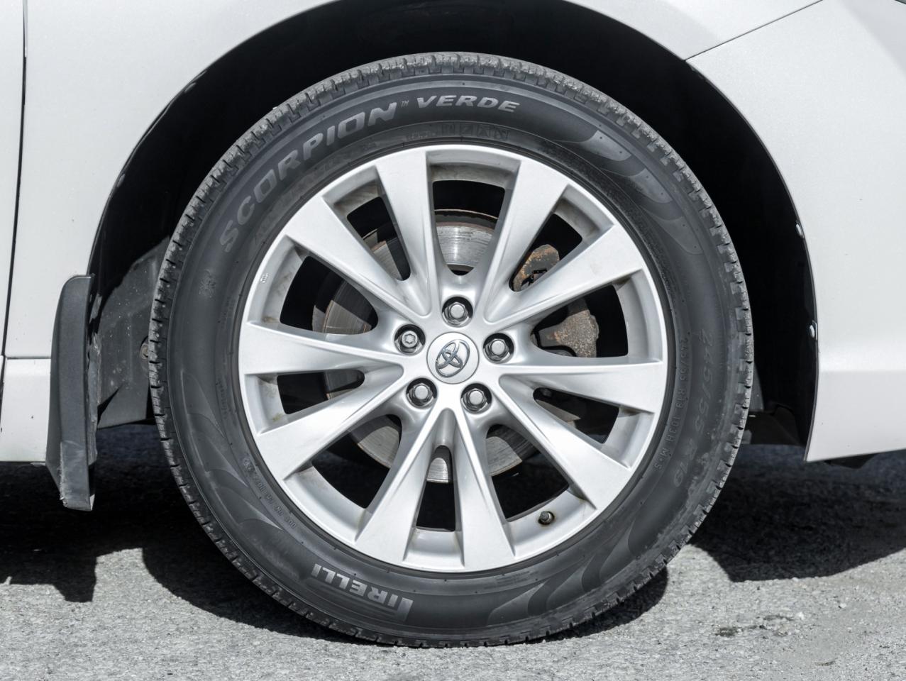 2014 Toyota Venza XLE -Leather-Dual Sunroof-Rear Cam-NO Accidents Photo