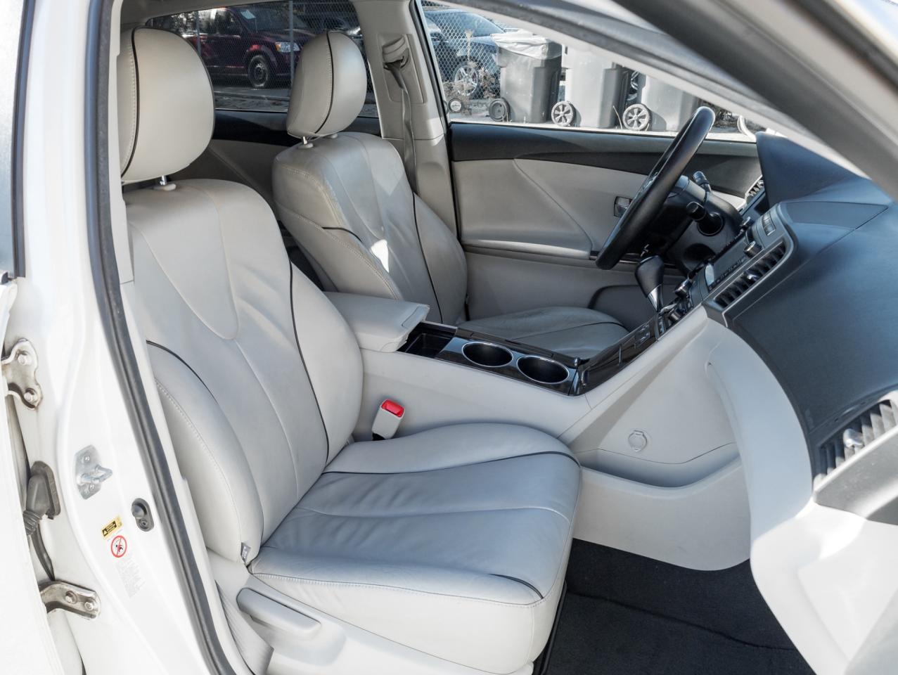 2014 Toyota Venza XLE -Leather-Dual Sunroof-Rear Cam-NO Accidents Photo