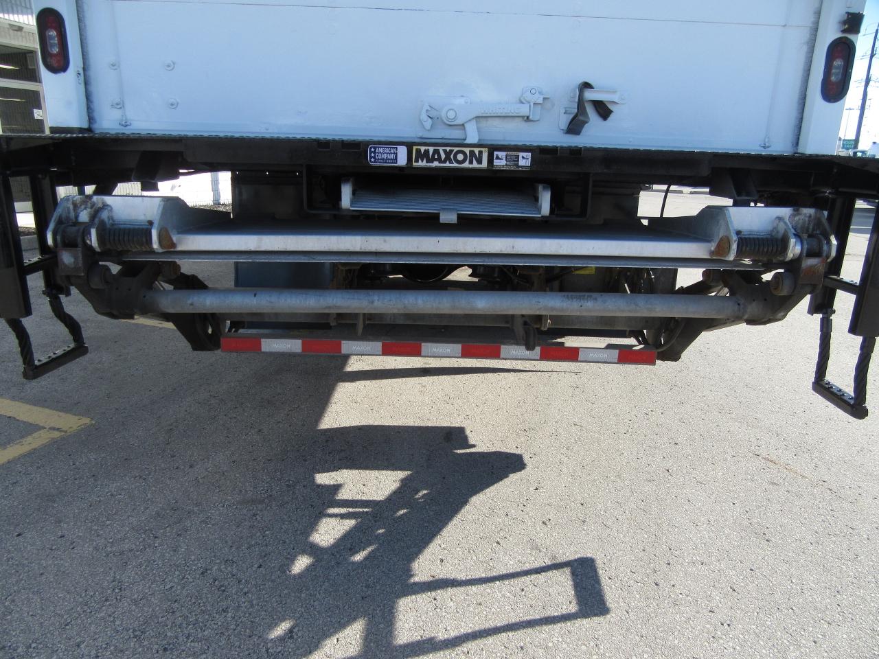 2018 Freightliner M2-106 26FT ALUMINUM BOX POWER LIFT GATE & RAMP Photo4