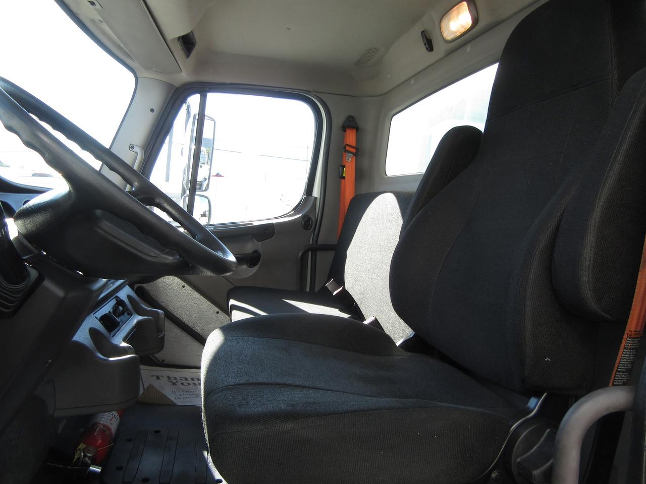 2018 Freightliner M2-106 26FT ALUM BOX TANDEM AXLE POWER LIFT GATE & RAMP Photo