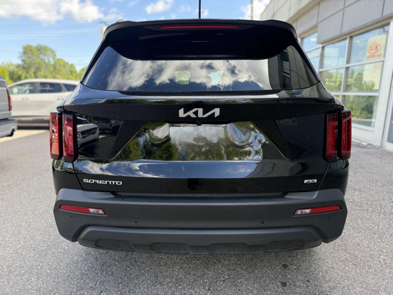 2023 Kia Sorento LX+ AWD Photo4