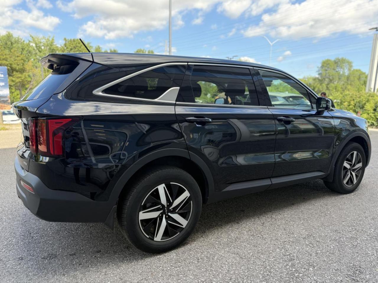 2023 Kia Sorento LX+ AWD Photo3