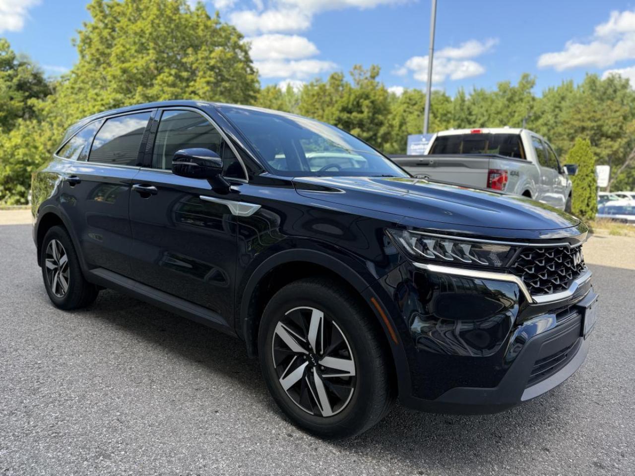 2023 Kia Sorento LX+ AWD Photo2