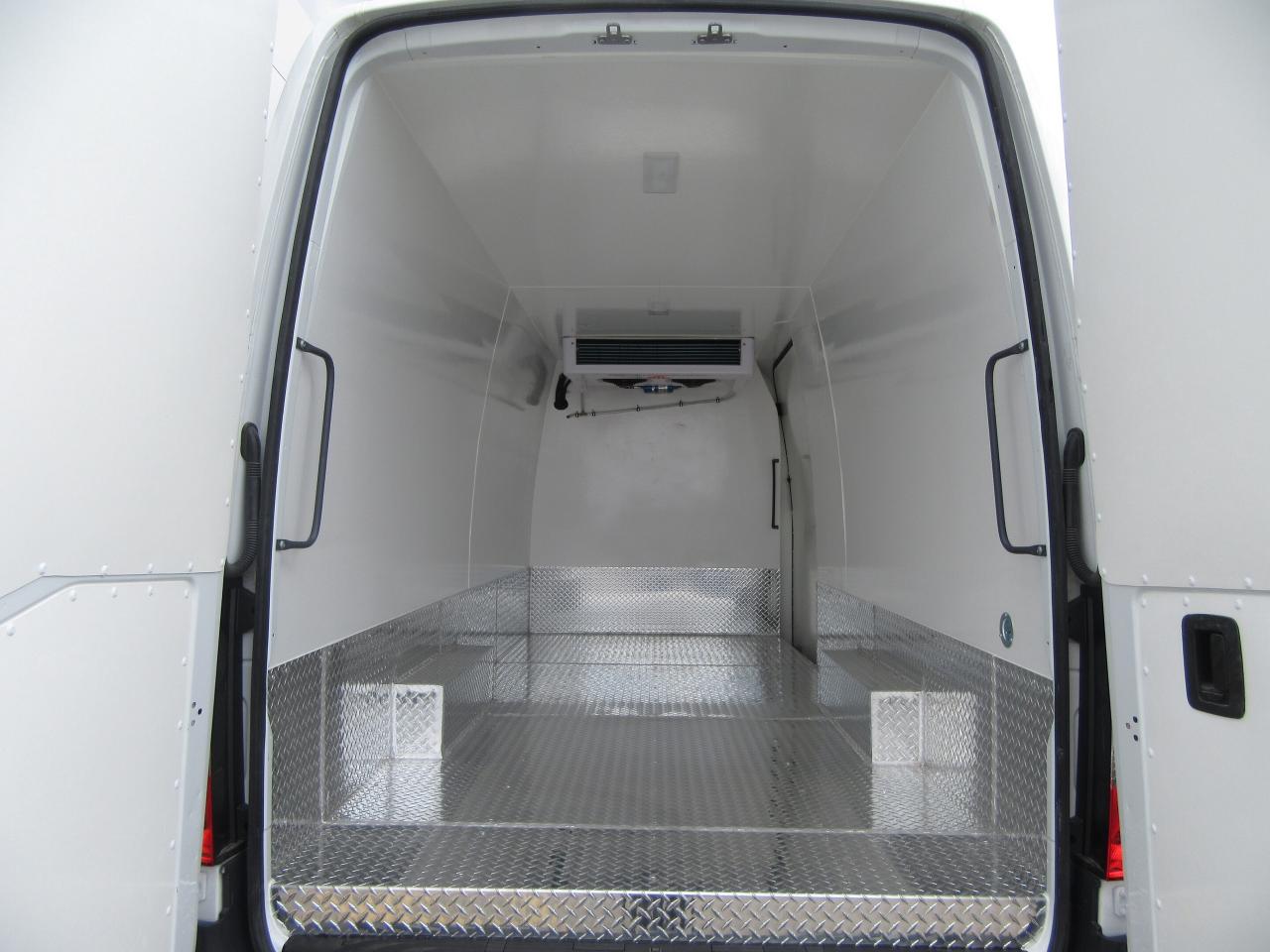 2023 Mercedes-Benz Sprinter 2500 GAS HIGH ROOF 170” WB CARGO VAN NEW REEFER SYSTEM Photo4