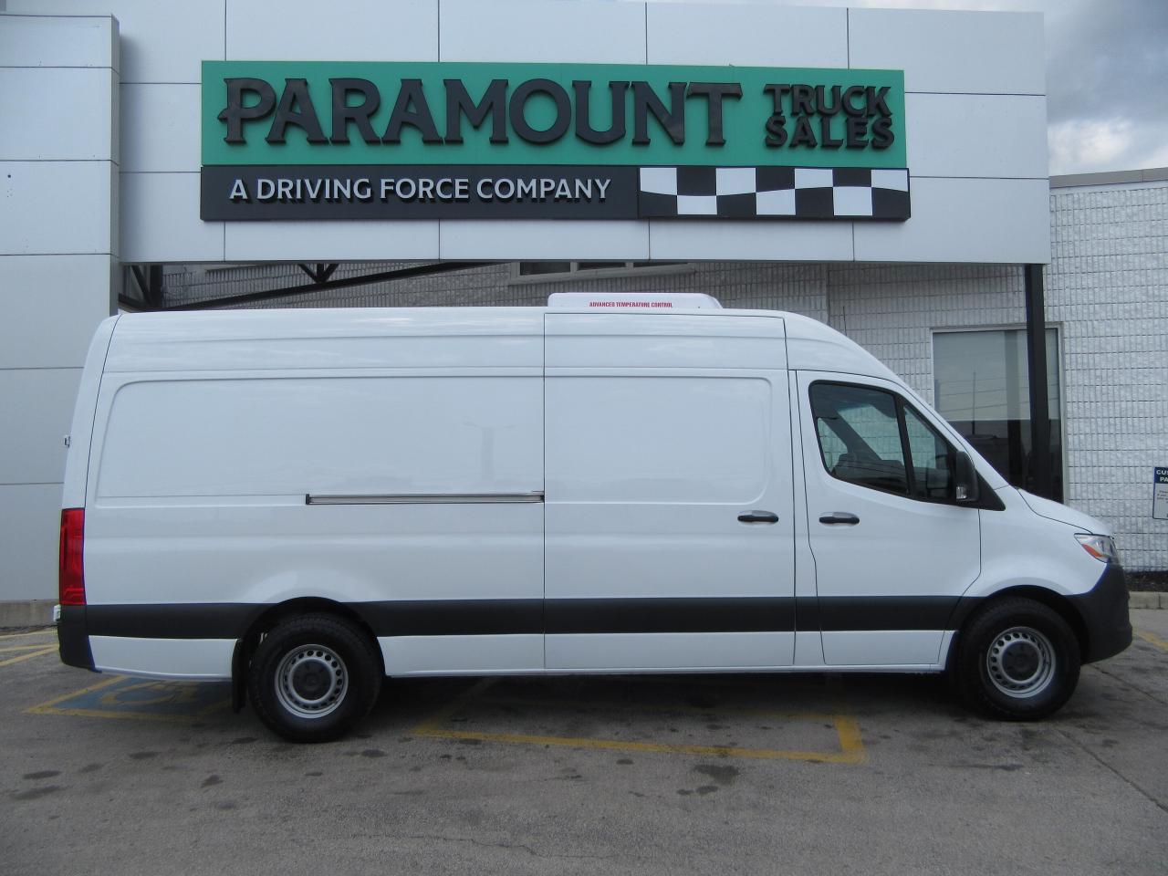 2023 Mercedes-Benz Sprinter 2500 GAS HIGH ROOF 170” WB CARGO VAN NEW REEFER SYSTEM Photo